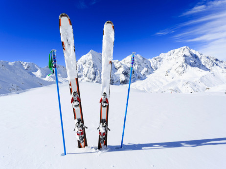 Koliko stane smučanje v Italiji in Avstriji - zakaj se bodo naši sosedje letos odpovedali 'belemu tednu'?