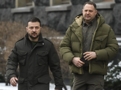 Zelenski v težavah po izgubi najvišjega pomočnika med vse večjim pritiskom ZDA