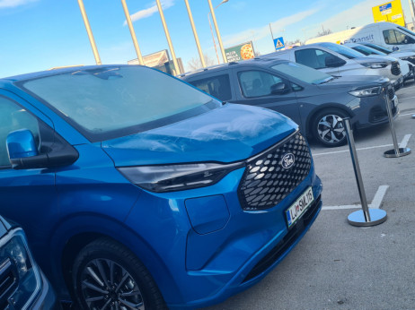Ford Slovenija: krona lahkih gospodarskih vozil z lepotno napako