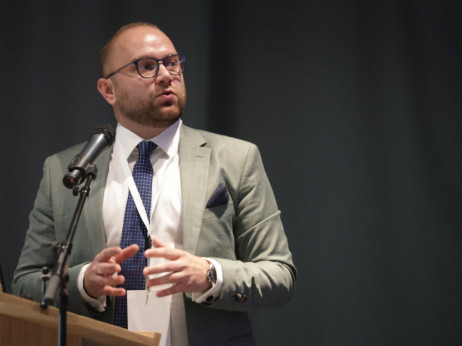 Građani istiskuju banke – milijarde državnog duga prelaze u njihove ruke