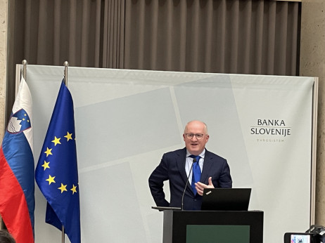Bankir ECB Philip R. Lane v Ljubljani posvaril pred pretirano rastjo plač