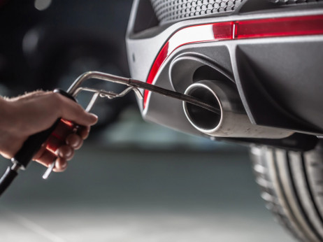 Top 5 novic za začetek dneva: Bo EU le ublažila predpise avtomobilistom?