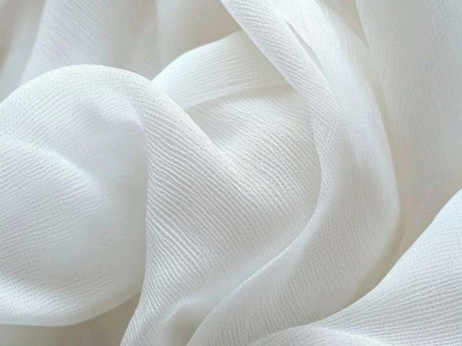 Pantone barva leta 2026 je 'Cloud Dancer'. Zakaj je pomembna za znamke?