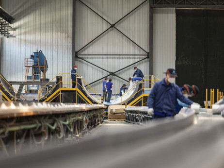 Trumpovo pot do AI-prevlade zavirajo njegovi udarci proti sončni in vetrni energiji