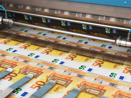 Porast evra je najnovejše tveganje za inflacijske napovedi ECB