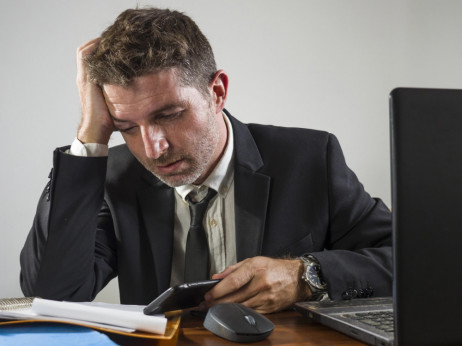 Državi dolgujejo vse več: kdo so največji davčni dolžniki