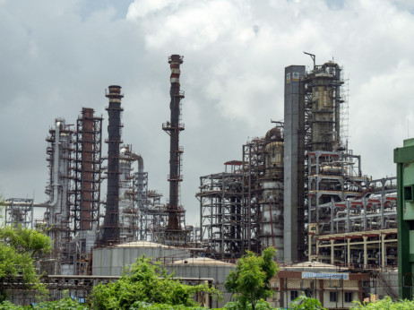 Pregled trgov: nafta in zlato se dražita po zaostritvi zoper Venezuelo