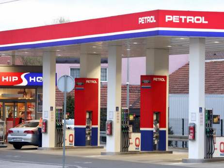 Dvig minimalne plače razburil še Petrol