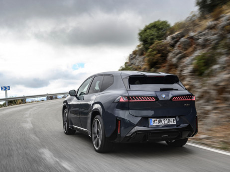 BMW viša letvico: iX3 Evropo vrača na vrh avtoindustrije