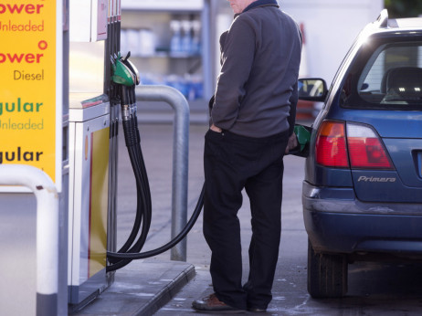 EU odstopila od popolne prepovedi prodaje novih bencinskih in dizelskih avtomobilov od leta 2035