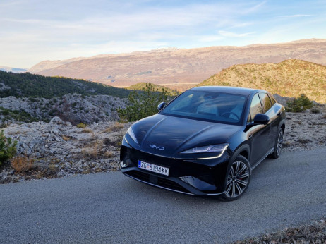 Močan in žejen – testirali smo BYD-jev najbolj luksuzen model Sealion 7