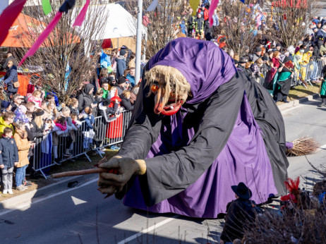 Top 5 novic za začetek dneva: ura treh čarovnic, EU v izdajo skupnega dolga