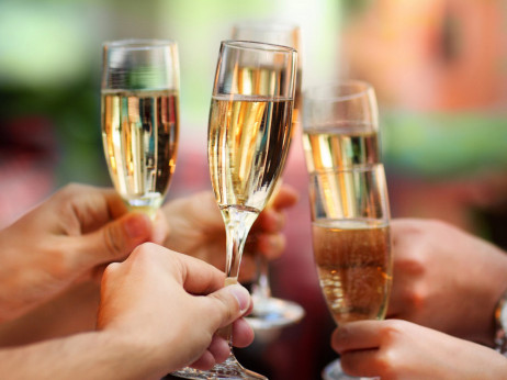 Je alkohol na službenih zabavah dopusten?