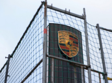 Porsche z največjim upadom dobav po letu 2008, v Sloveniji pa z rekordom