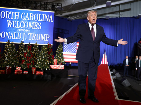 Trump se hvali z gospodarskimi dosežki in izogiba Epsteinovim dokumentom