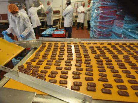 Po rekordu občutna pocenitev kakava. Bodo cenejše tudi čokolade v trgovinah?