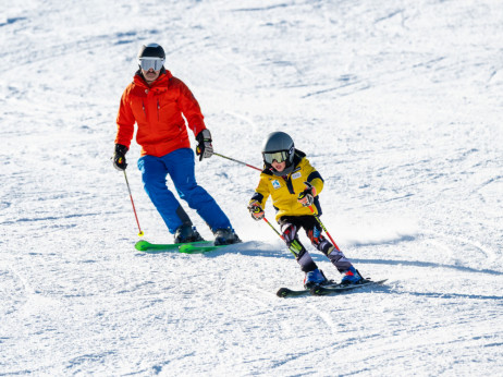 Zimski izlet: koliko družino stane dan smučanja v Sloveniji