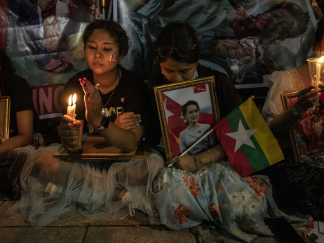 V Mjanmaru potekajo prve volitve po državnem udaru