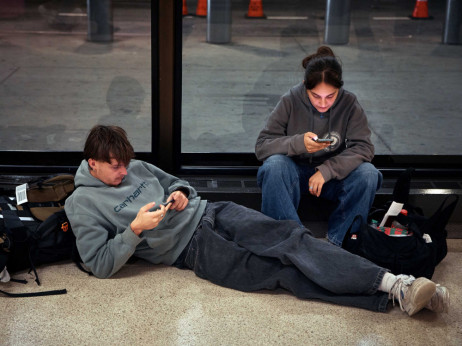 Prevlada velikih tehnoloških podjetij je odvisna od naše lenobe