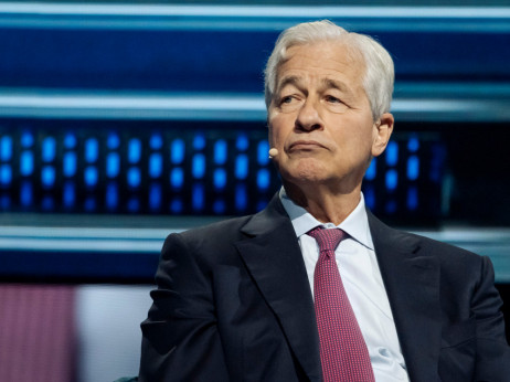 Trump pravi, da se Dimon moti s kritiko preiskave šefa Fed