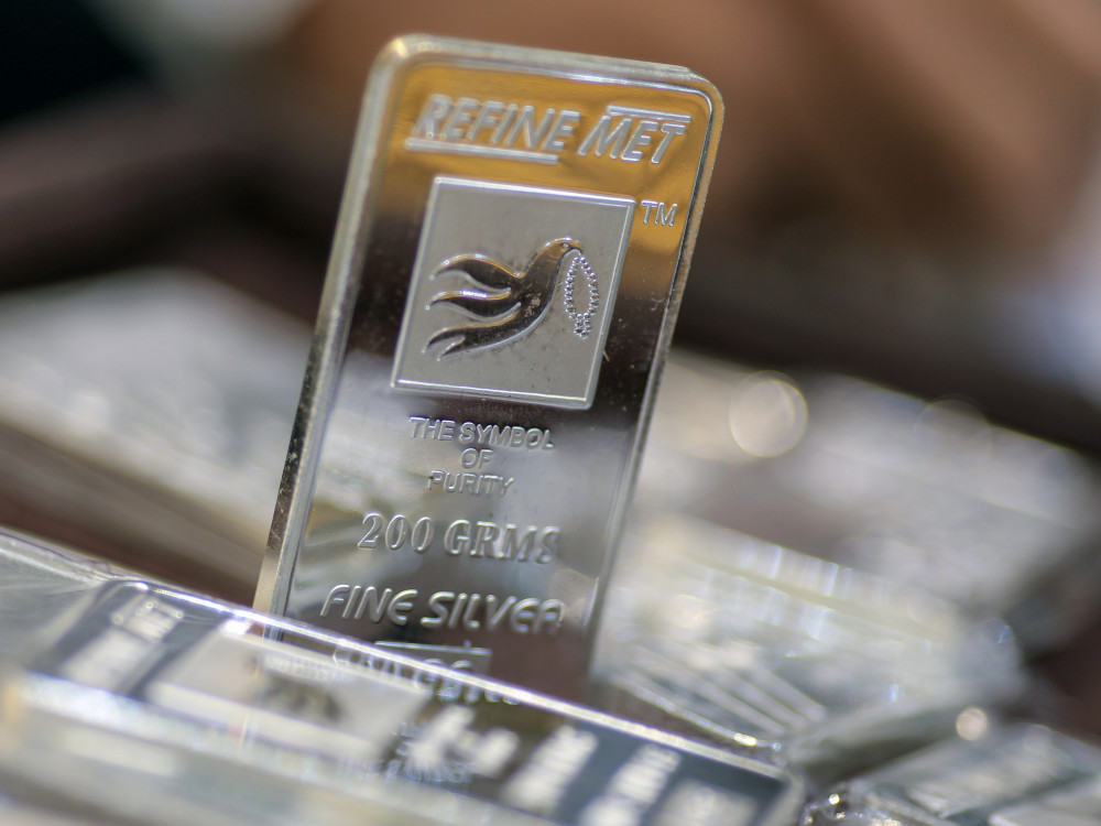 Je čas za nakup ali prodajo srebra? To so pričakovanja analitikov Bloomberg Adria