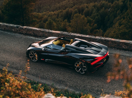 Zgodbe tedna: najbolj plačani Slovenec, najdražji avti in priložnosti na borzi