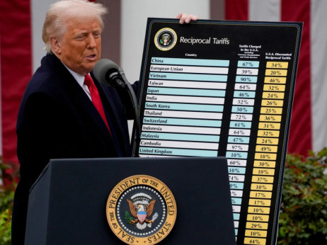 Trump si je premislil. Kdo si lahko oddahne?