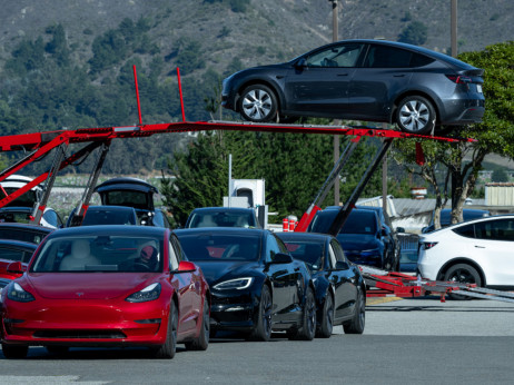 Tesla izgubila krono naj proizvajalca električnih vozil