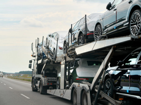 Avtotrg v 2025: Leto borb, popustov, preobrata in rekorda