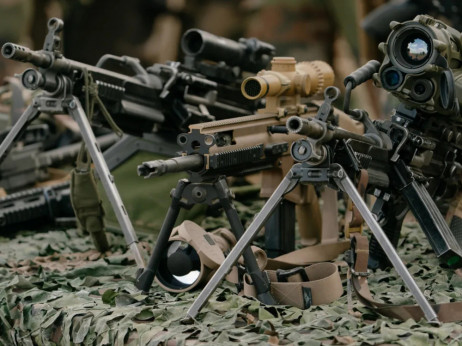 Venezuela in Grenlandija dajeta nov zagon obrambnim delnicam