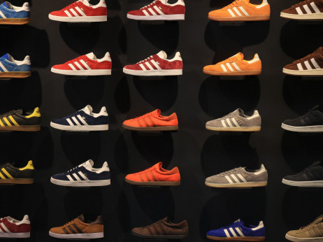 Adidas strmoglavil, izdatki za trženje ob svetovnem prvenstvu načeli dobiček