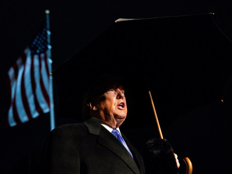 Bitka za Fed: Trumpov lov na čarovnice in Powllov sredinec