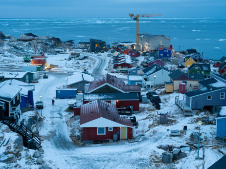 Kaj se skriva pod debelim ledom Grenlandije?