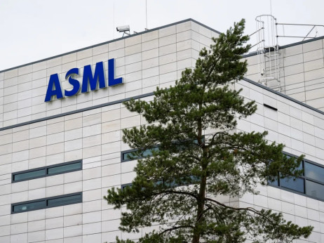 Rezultati ASML močno nad pričakovanji analitikov, napovedali odpuščanja