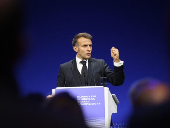 Macron napoveduje spremembe glede prihodnosti motorja z notranjim zgorevanjem