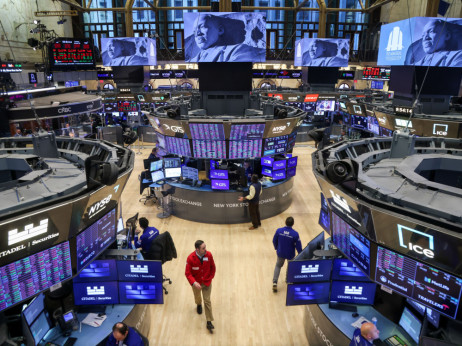 Pregled trgov: delnice našle dno, pozornost se seli na Trumpa v Davosu