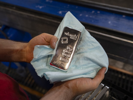 Po močnem skoku cene: se še splača vlagati v srebro?