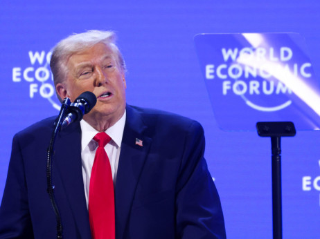 Trumpov davoški ultimat: 'Brez sile', a z imperialno logiko