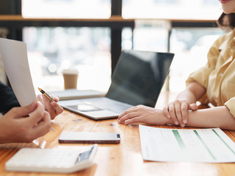 Kdo bo ponujal INR? OTP in NLB, Ilirika tudi z novim DZU