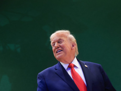 Top 5 novic za začetek dneva: Bo pobesneli Trump znova zaustavil ZDA?