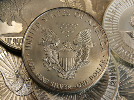 Novi rekordi zlata in srebra – kaj se dogaja na trgu, je to priložnost ali past?