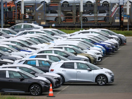 Slovenski avtotrg marca nadaljuje nori niz