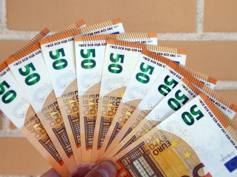 Posledice dviga minimalne plače – se bodo plače zvišale vsem zaposlenim?