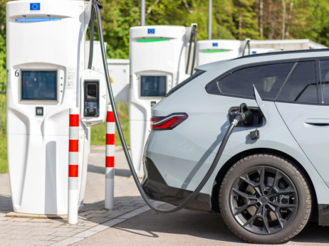 Kdo je v Sloveniji najuspešneje prodajal električne avtomobile?