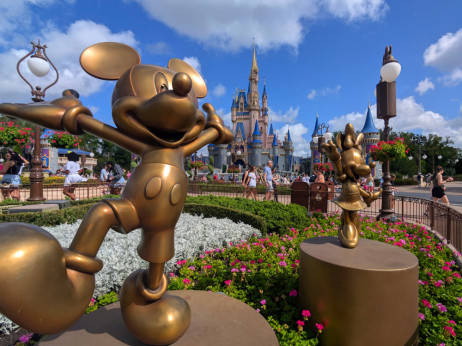Disney s pomočjo zabaviščnih parkov presegel napovedi