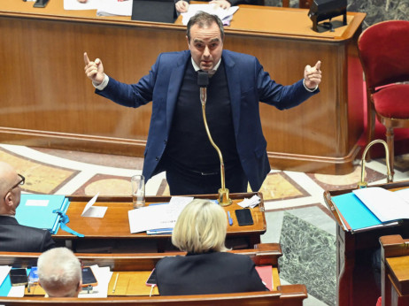 Luč na koncu tunela: Francija končno sprejela proračun za 2026