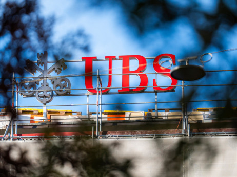 UBS po izjemnem četrtletju napovedal obsežen odkup delnic