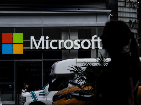 Microsoft na poti k najslabšemu četrtletju po letu 2008, saj UI pritiska z dveh strani