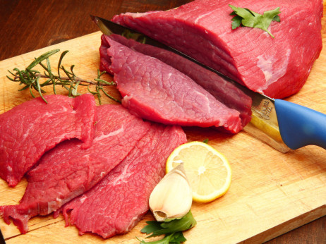 "Če želimo, da govedina ostane na mizah potrošnikov, je treba zvišati odkupne cene za kmete"