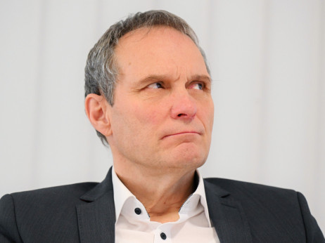 Izjave tedna: Nov bombonček pred volitvami "ruši obstoječi sistem"